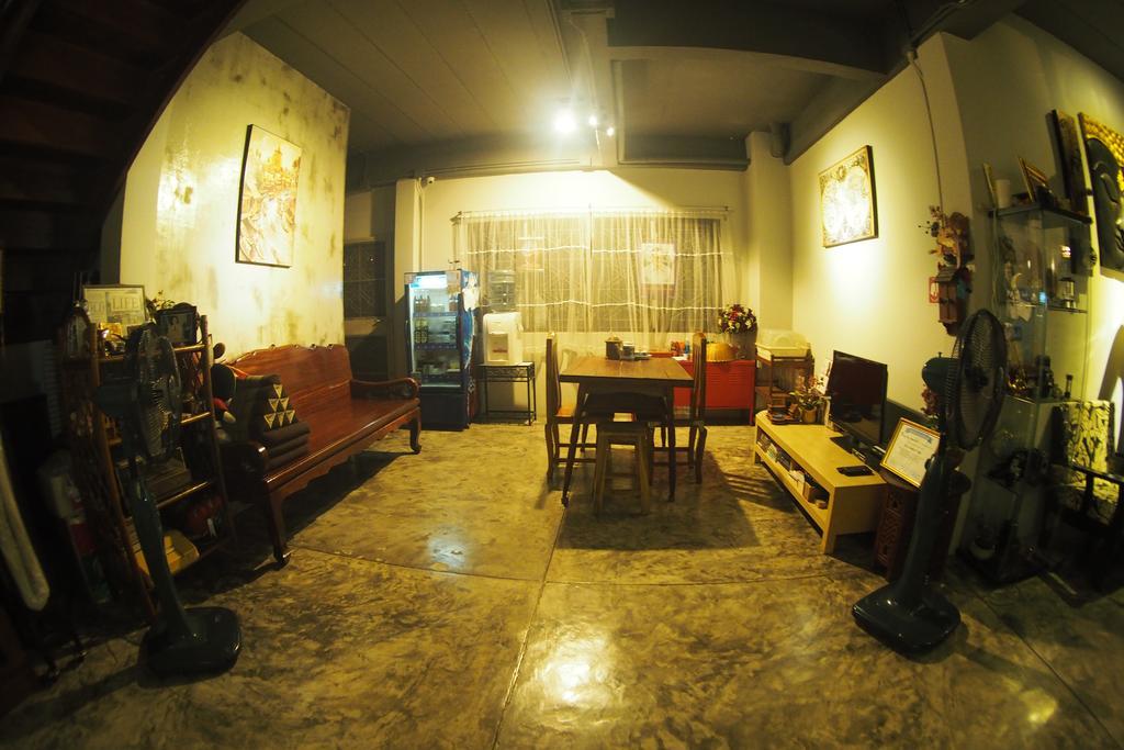 Mon Lodge & Yoga Donmueang 曼谷 外观 照片